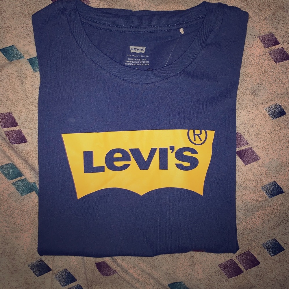 Levi’s T-shirt